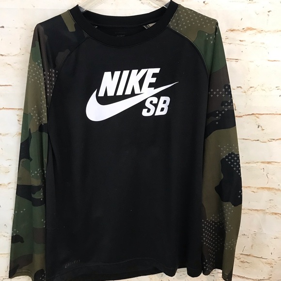 boys nike camo shirt